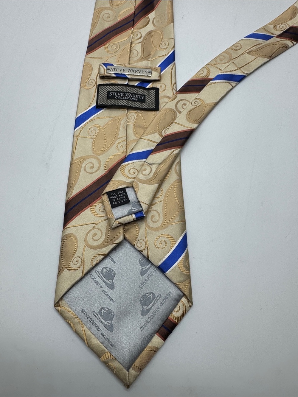 Steve Harvey Collection Men's Beige Paisley Stripe Tie with Blue Accent # 0049